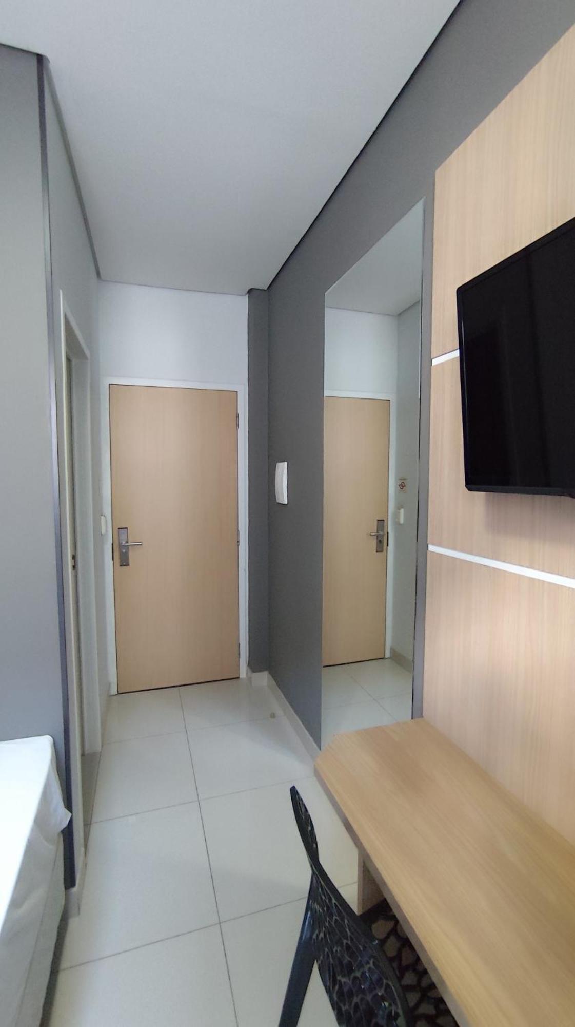 Quarto com 2 Camas de Solteiro